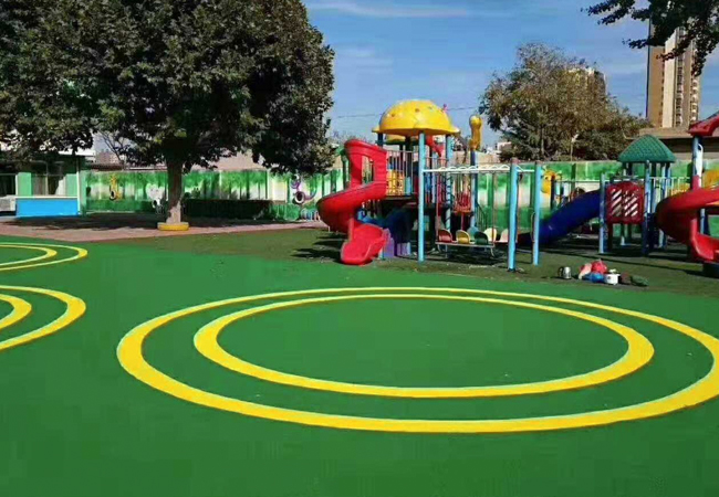 幼儿园铺设现在为什么普遍选择EPDM塑胶跑道？【德朝体育】