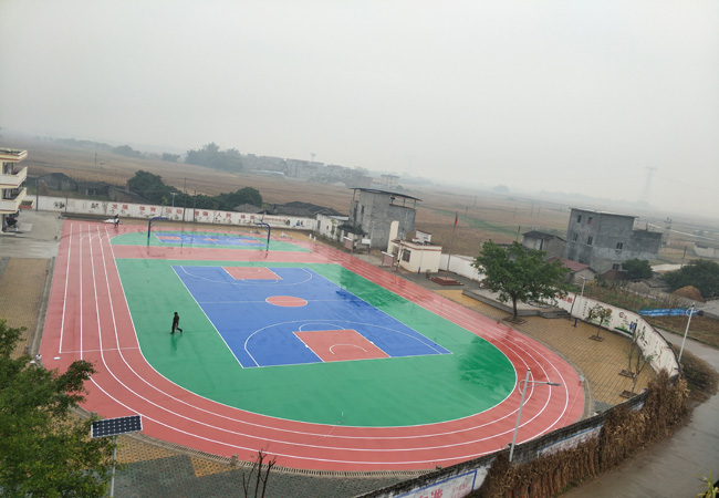 祝贺广西贵港思平小学丙烯酸球场跑道2100平方顺利完工
