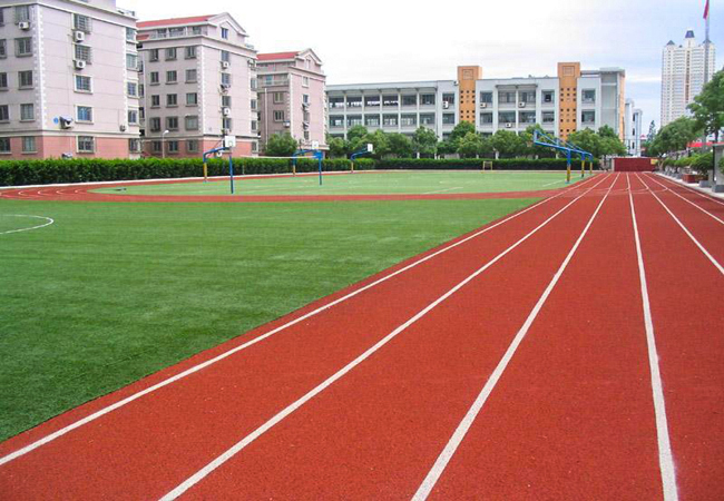 浙江复合型塑胶跑道材料适合体育场馆使用吗？【德朝体育】