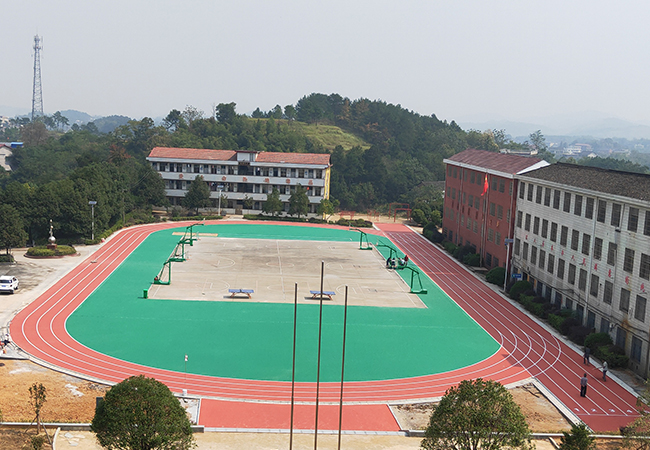 邵阳邵东县九龙岭中学丙烯酸跑道完美竣工!