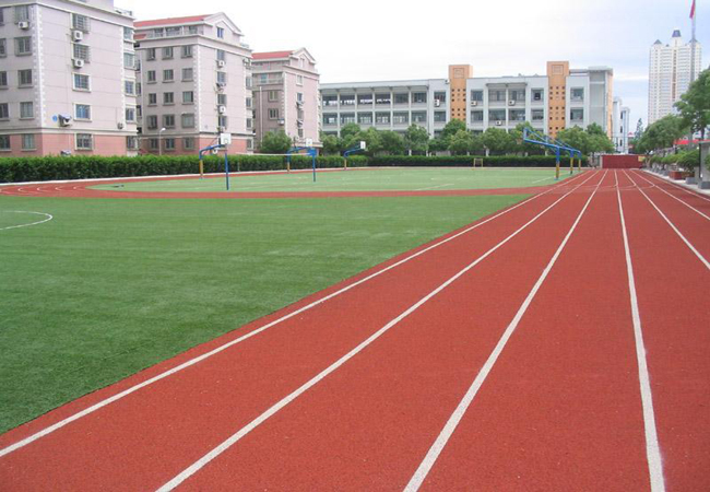 学校塑胶跑道之透气型塑胶跑道知识介绍！