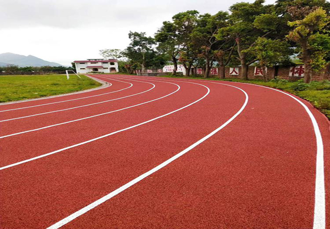 湖北复合型塑胶跑道材料适合体育场馆使用吗？【德朝体育】