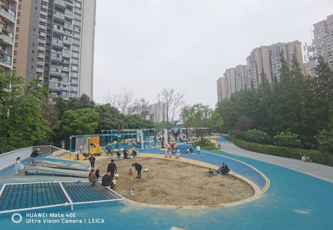 青海彩色EPDM塑胶跑道铺设之幼儿园！【德朝体育】