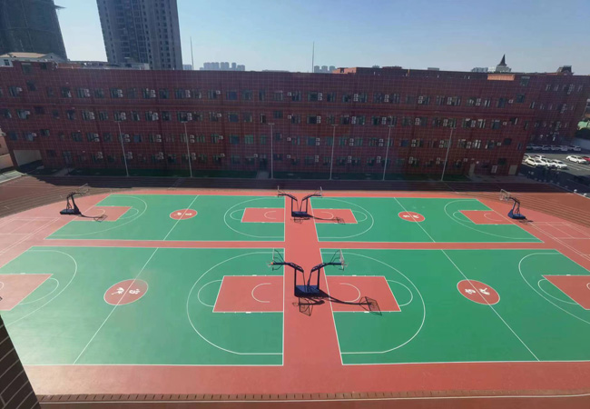 在福建学校硅PU球场施工基础很差如何解决？【德朝体育】
