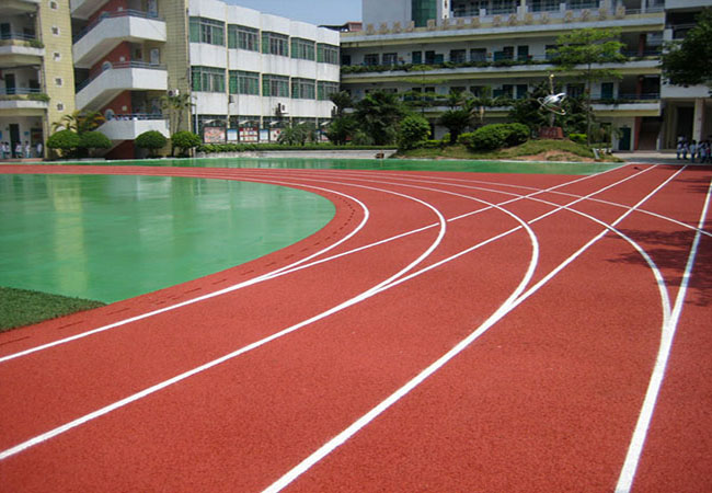 中小学塑胶跑道出现脱胶的两大原因！