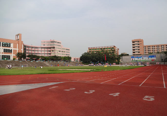 学校塑胶跑道施工应注意什么？