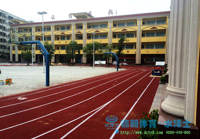 云岗小学透气型塑胶跑道完工！