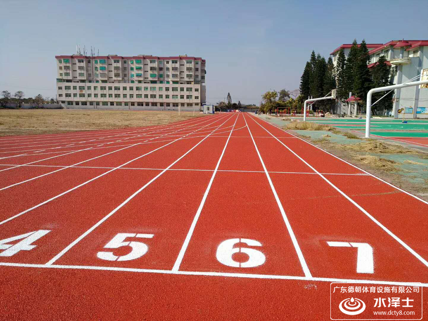 做好的新国标塑胶跑道材料必须要符合哪些标准？【德朝体育】