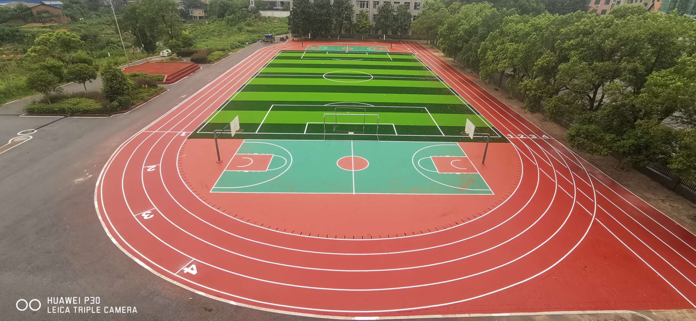 为什么建议您在环保塑胶跑道上跑步？【德朝体育】
