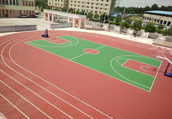 学校操场环保复合型塑胶跑道铺设施工工艺及特点！