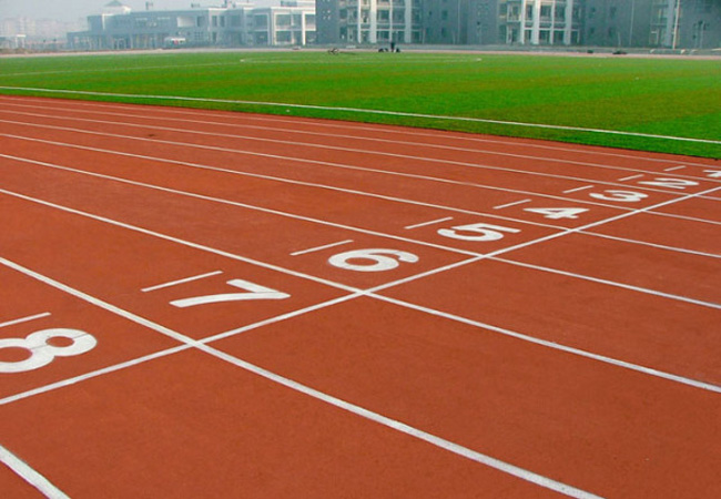 不同类型的学校塑胶跑道铺设价格取决于什么?