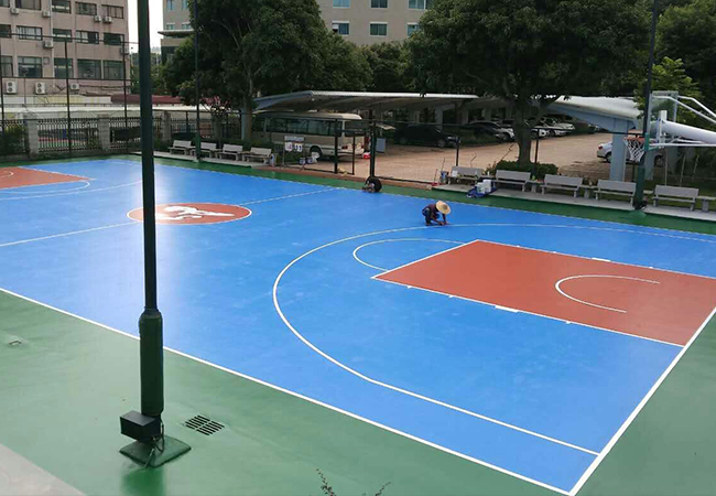 学校硅pu篮球场翻新工程，该如何计划进行？